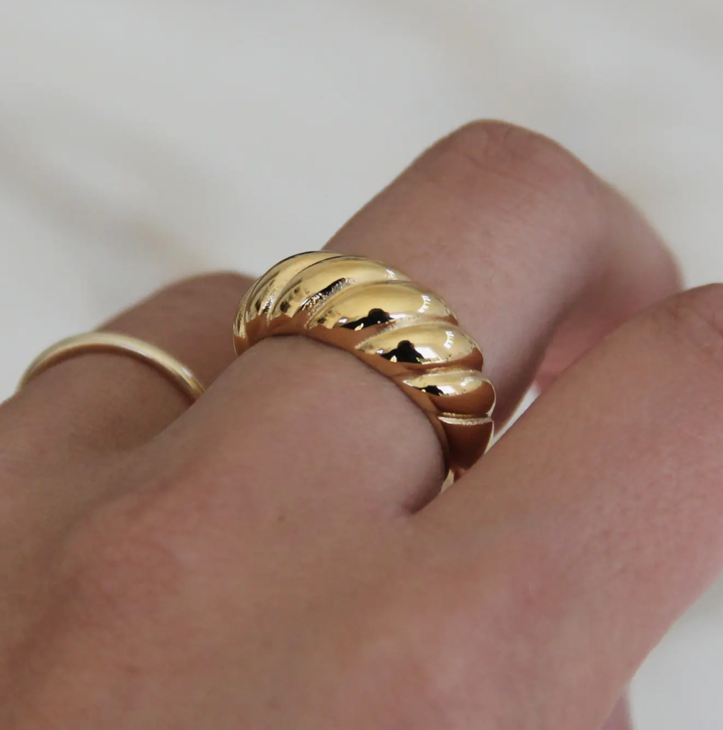 18k Gold Croissant Ring